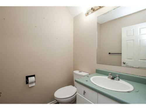 5616 52 Street Close, Eckville, AB - Indoor Photo Showing Bathroom