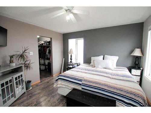 5616 52 Street Close, Eckville, AB - Indoor Photo Showing Bedroom