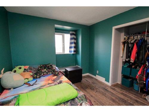 5616 52 Street Close, Eckville, AB - Indoor Photo Showing Bedroom