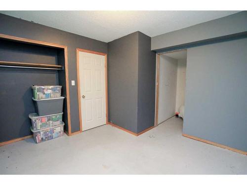 5616 52 Street Close, Eckville, AB - Indoor Photo Showing Other Room
