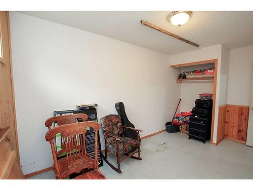 5616 52 Street Close, Eckville, AB - Indoor Photo Showing Other Room