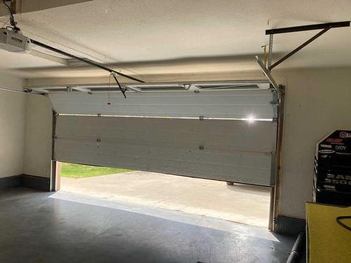 5616 52 Street Close, Eckville, AB - Indoor Photo Showing Garage