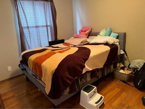 372 Lancaster Drive, Red Deer, AB - Indoor Photo Showing Bedroom