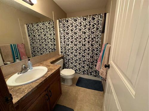 372 Lancaster Drive, Red Deer, AB - Indoor Photo Showing Bathroom