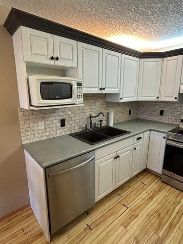 212-4805 45 Street, Red Deer, AB - Indoor Photo Showing Kitchen With Double Sink With Upgraded Kitchen