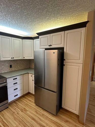 212-4805 45 Street, Red Deer, AB - Indoor Photo Showing Kitchen