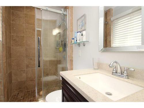 53 Otterbury Avenue, Red Deer, AB - Indoor Photo Showing Bathroom