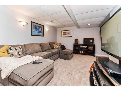 15 Sydney Close, Red Deer, AB - Indoor Photo Showing Living Room
