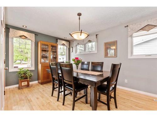 15 Sydney Close, Red Deer, AB - Indoor Photo Showing Dining Room