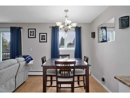 205-25 Robinson Avenue, Penhold, AB - Indoor Photo Showing Dining Room
