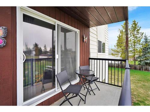 205-25 Robinson Avenue, Penhold, AB - Outdoor With Exterior