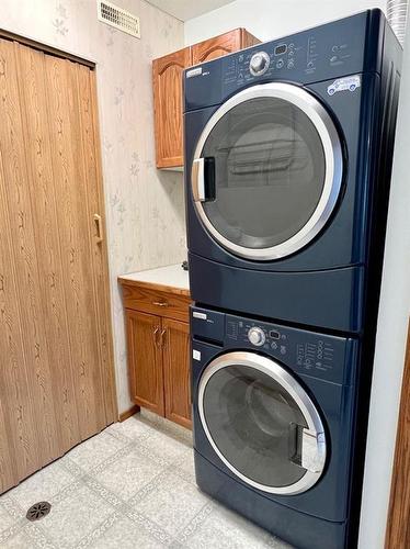 6020 58A Street, Rocky Mountain House, AB - Indoor Photo Showing Laundry Room