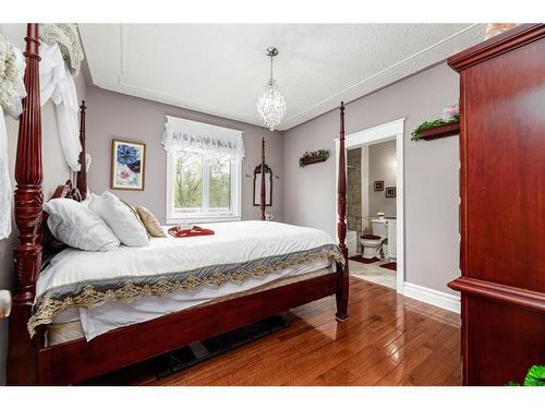 21 Rosedale Avenue, Rural Lacombe County, AB - Indoor Photo Showing Bedroom