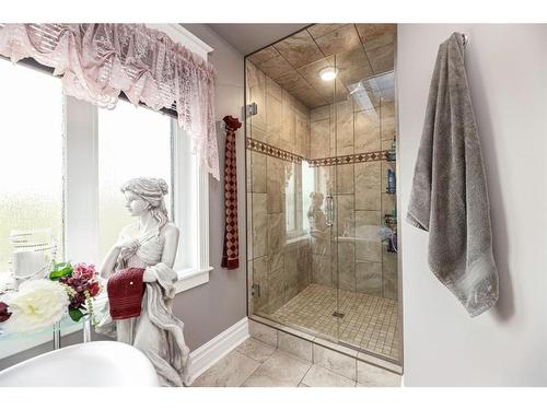 21 Rosedale Avenue, Rural Lacombe County, AB - Indoor Photo Showing Bathroom