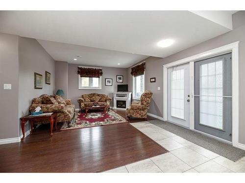 21 Rosedale Avenue, Rural Lacombe County, AB - Indoor Photo Showing Living Room