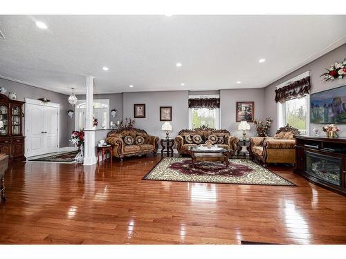 21 Rosedale Avenue, Rural Lacombe County, AB - Indoor Photo Showing Living Room