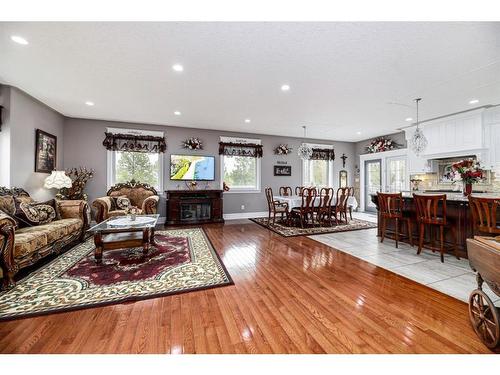 21 Rosedale Avenue, Rural Lacombe County, AB - Indoor Photo Showing Living Room