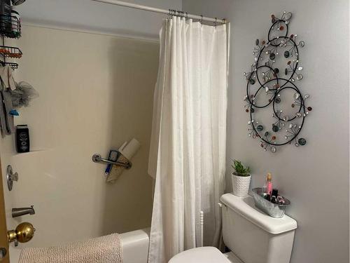 4817 54 Avenue, Wetaskiwin, AB - Indoor Photo Showing Bathroom