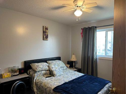 4817 54 Avenue, Wetaskiwin, AB - Indoor Photo Showing Bedroom