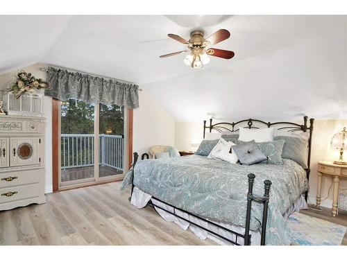 25237 595 Highway, Rural Red Deer County, AB - Indoor Photo Showing Bedroom