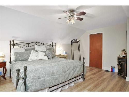 25237 595 Highway, Rural Red Deer County, AB - Indoor Photo Showing Bedroom