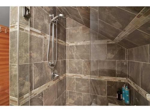 25237 595 Highway, Rural Red Deer County, AB - Indoor Photo Showing Bathroom