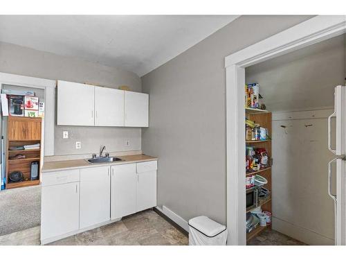 4808 49 Street, Camrose, AB - Indoor Photo Showing Kitchen