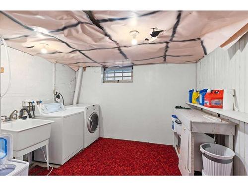 4808 49 Street, Camrose, AB - Indoor Photo Showing Laundry Room