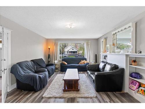 4808 49 Street, Camrose, AB - Indoor Photo Showing Living Room