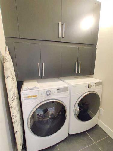 205-2717 17 Street Sw, Calgary, AB - Indoor Photo Showing Laundry Room