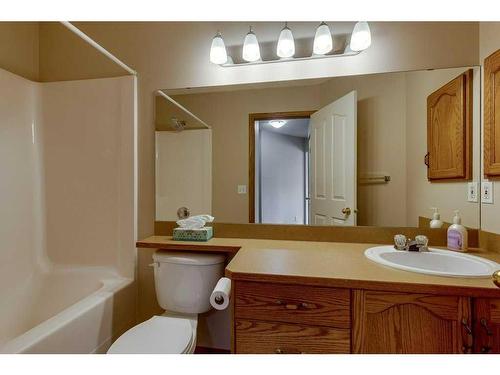 103 Jenkins Drive, Red Deer, AB - Indoor Photo Showing Bathroom