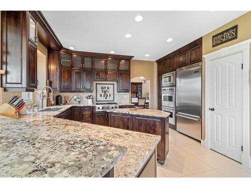 4300 Memorial Trail, Sylvan Lake, AB - Indoor Photo Showing Kitchen With Upgraded Kitchen