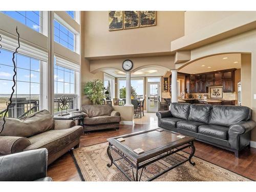 4300 Memorial Trail, Sylvan Lake, AB - Indoor Photo Showing Living Room