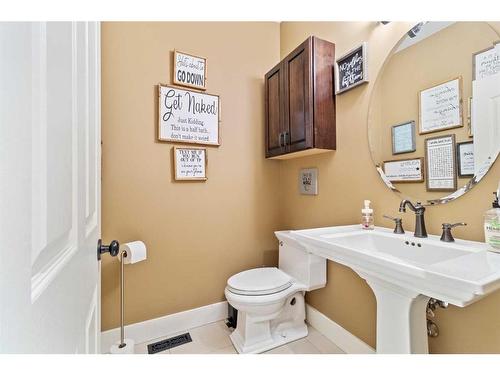 4300 Memorial Trail, Sylvan Lake, AB - Indoor Photo Showing Bathroom