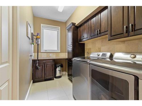 4300 Memorial Trail, Sylvan Lake, AB - Indoor Photo Showing Laundry Room