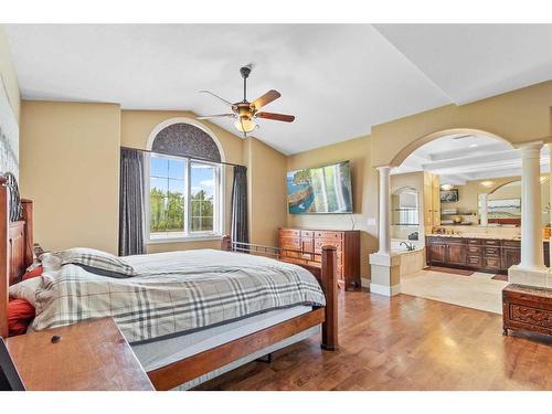 4300 Memorial Trail, Sylvan Lake, AB - Indoor Photo Showing Bedroom