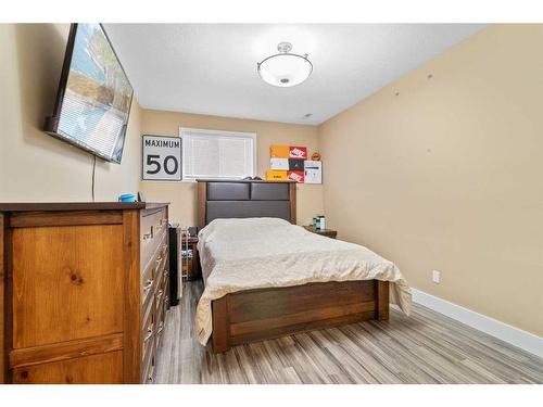 4300 Memorial Trail, Sylvan Lake, AB - Indoor Photo Showing Bedroom