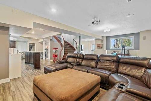 4300 Memorial Trail, Sylvan Lake, AB - Indoor Photo Showing Living Room