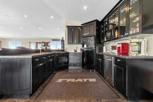 4300 Memorial Trail, Sylvan Lake, AB - Indoor Photo Showing Kitchen With Upgraded Kitchen