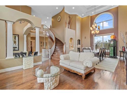 4300 Memorial Trail, Sylvan Lake, AB - Indoor Photo Showing Living Room