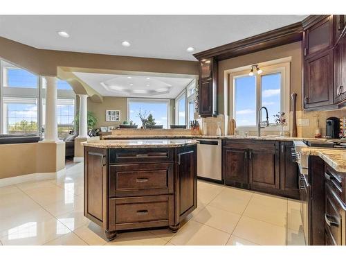 4300 Memorial Trail, Sylvan Lake, AB - Indoor Photo Showing Kitchen