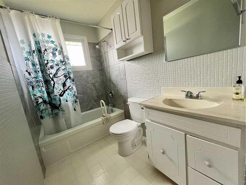 5119 57 Avenue, Viking, AB - Indoor Photo Showing Bathroom