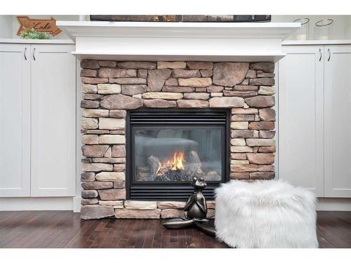 444 Summer Crescent, Rural Ponoka County, AB - Indoor Photo Showing Living Room With Fireplace