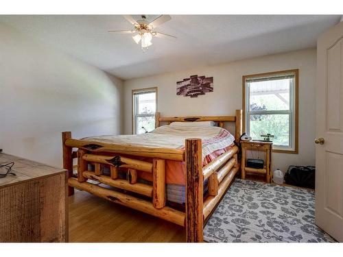 432044 252A Range, Rural Ponoka County, AB - Indoor Photo Showing Bedroom