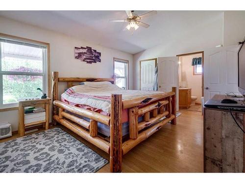 432044 252A Range, Rural Ponoka County, AB - Indoor Photo Showing Bedroom