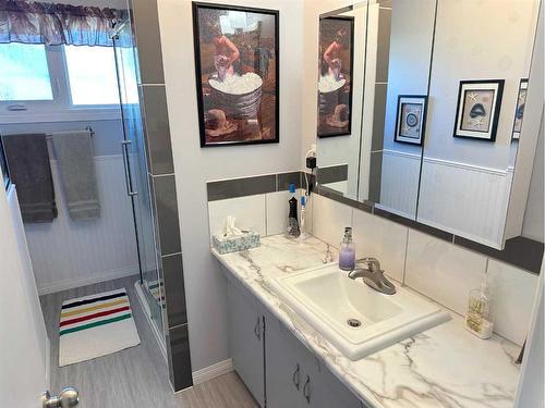 5031 49 Avenue, Bashaw, AB - Indoor Photo Showing Bathroom