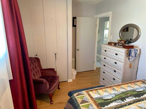 5031 49 Avenue, Bashaw, AB - Indoor Photo Showing Bedroom