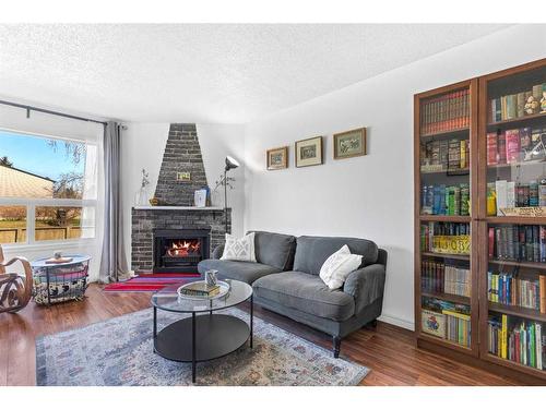 25-20 Alford Avenue, Red Deer, AB - Indoor Photo Showing Living Room With Fireplace
