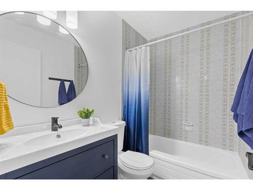 25-20 Alford Avenue, Red Deer, AB - Indoor Photo Showing Bathroom