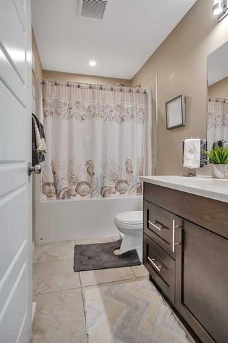 107 Aurora Heights Boulevard, Blackfalds, AB - Indoor Photo Showing Bathroom